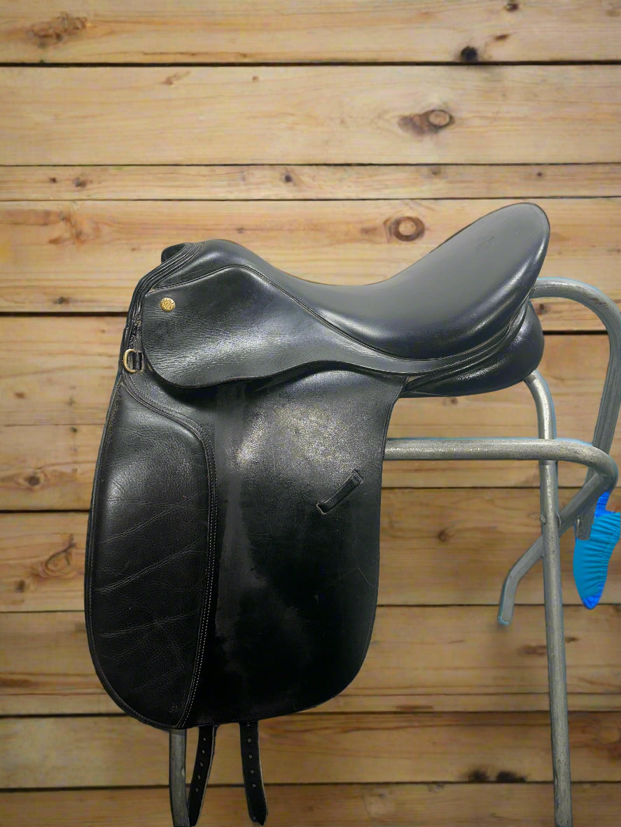 Saddle Dressage Dover Circuit 17" seat