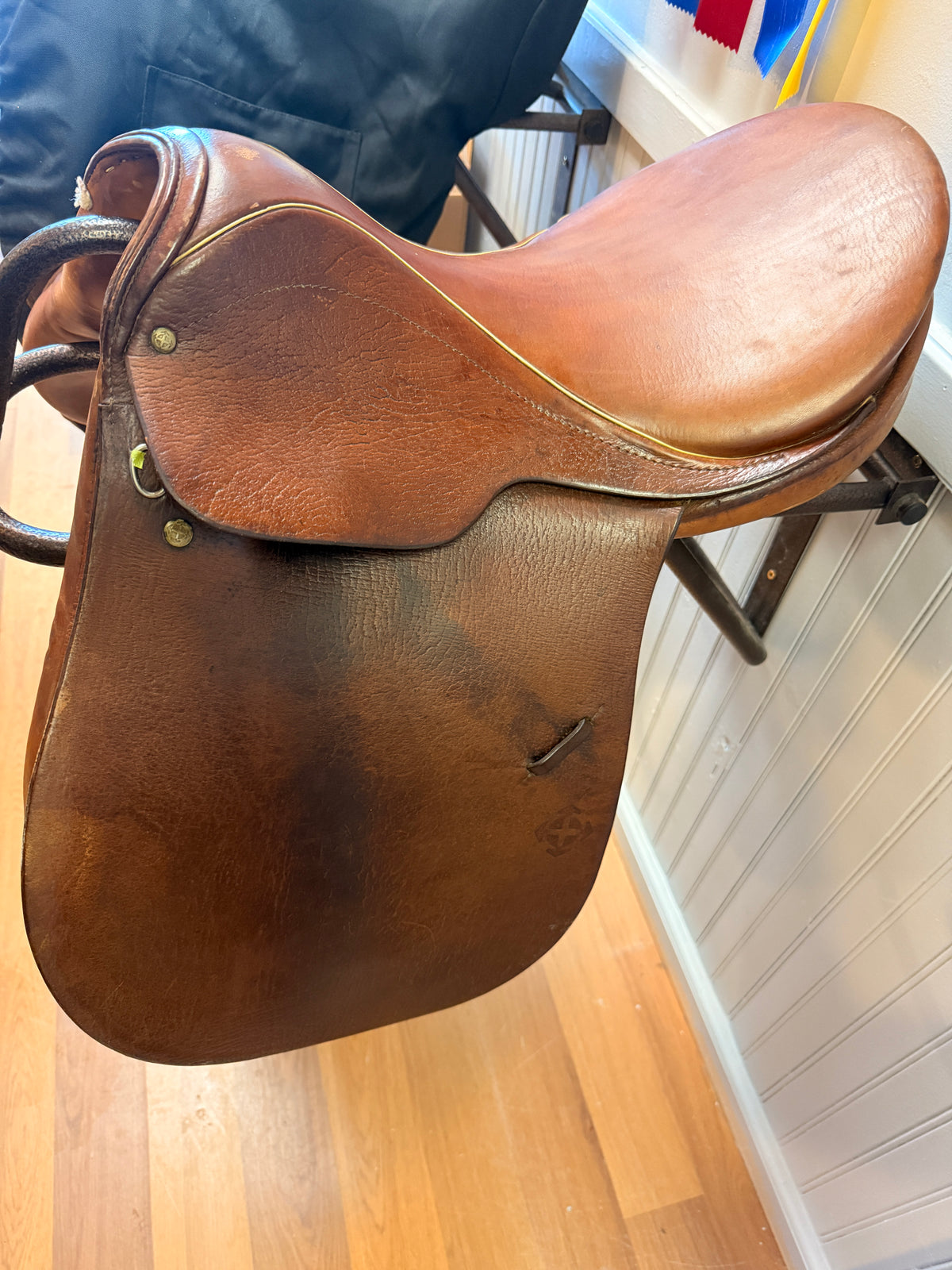 Saddle - English AP 17" Courbette