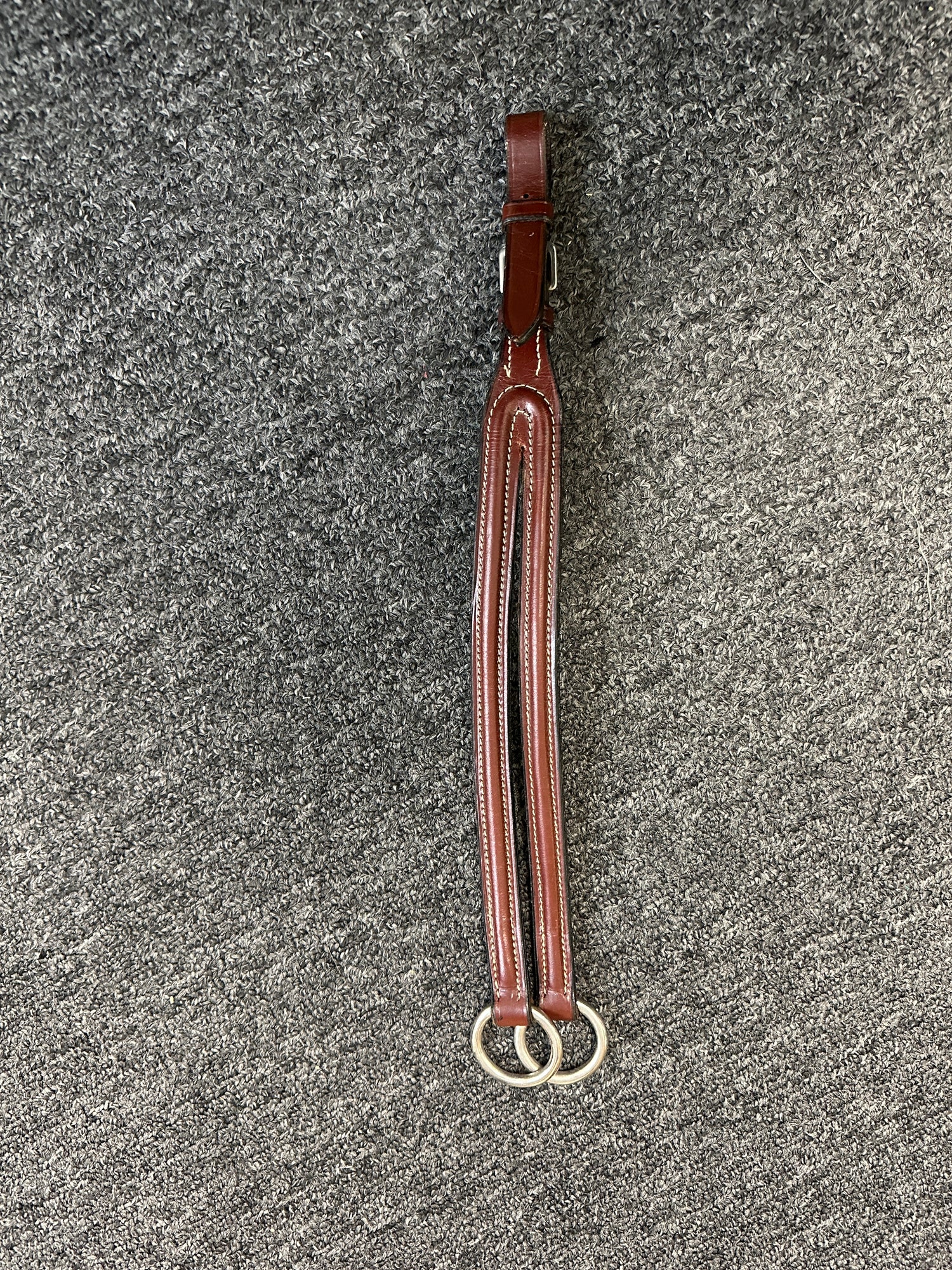Running martingale attachment
