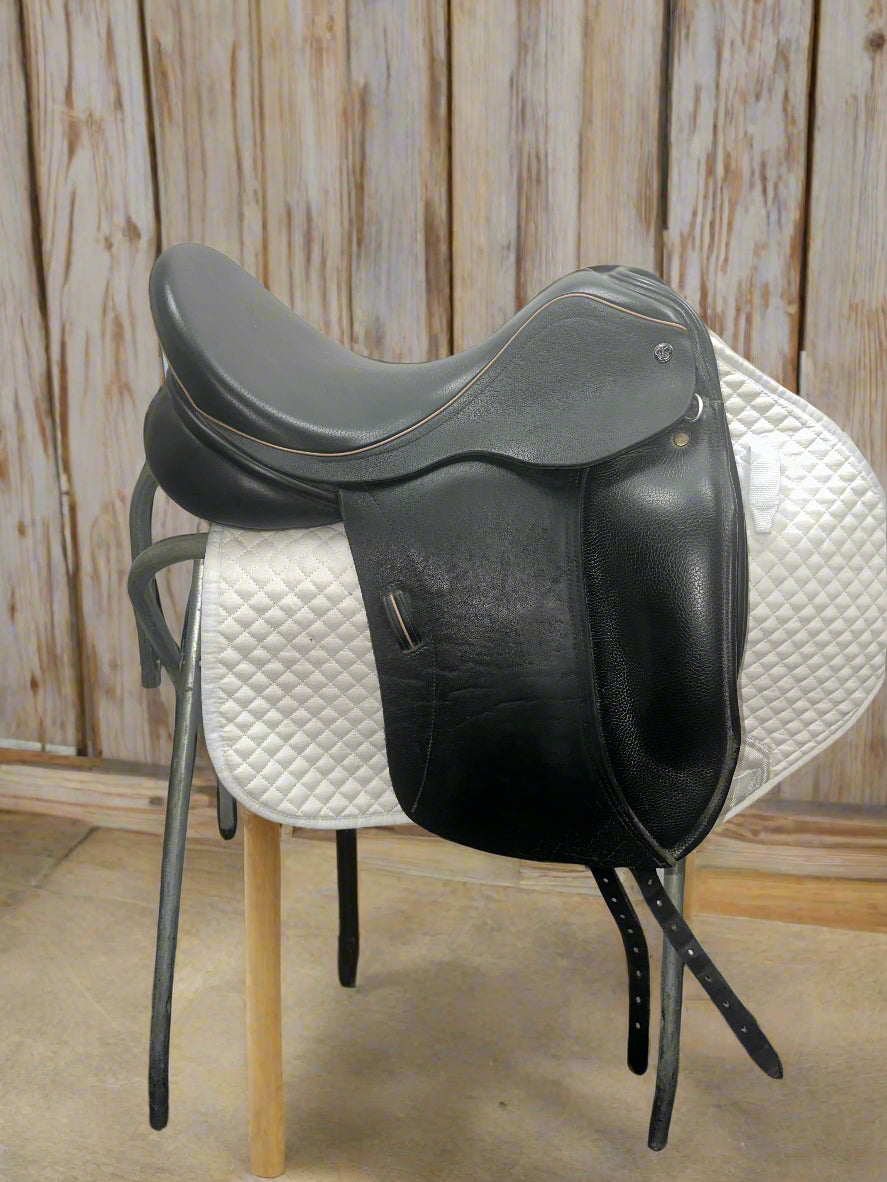 Saddle - Dressage 17.5" Crown, wide