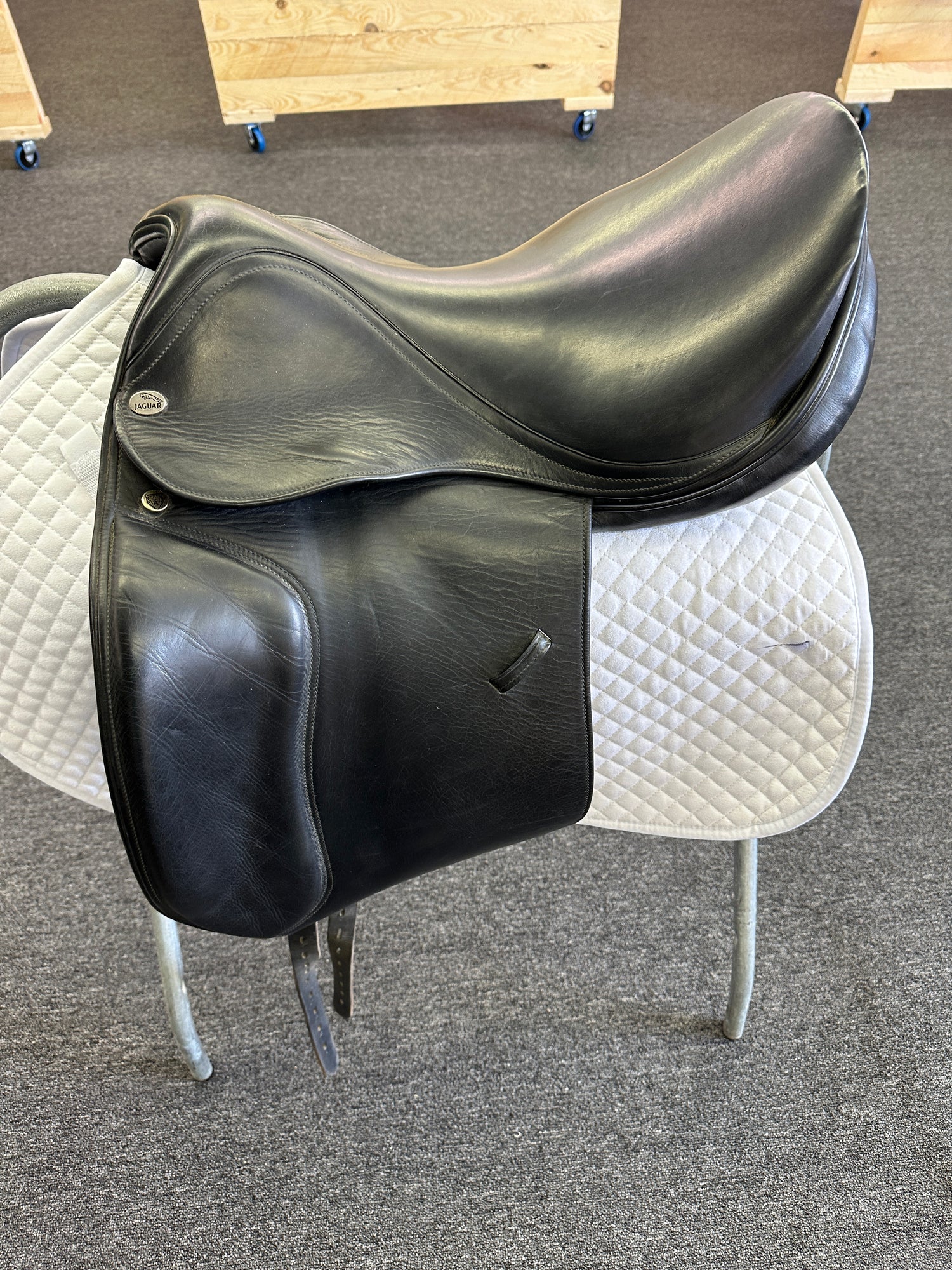 Dressage Saddle - Jaguar / Henry Dobbs Dressage Saddle Seat Size 17.5