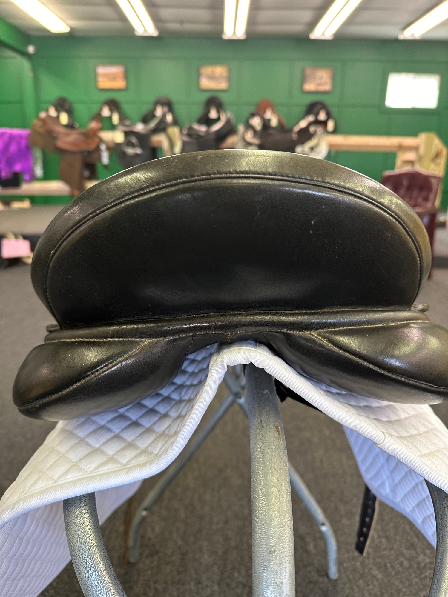 Dressage Saddle - M Toulouse Seat Size 17.5