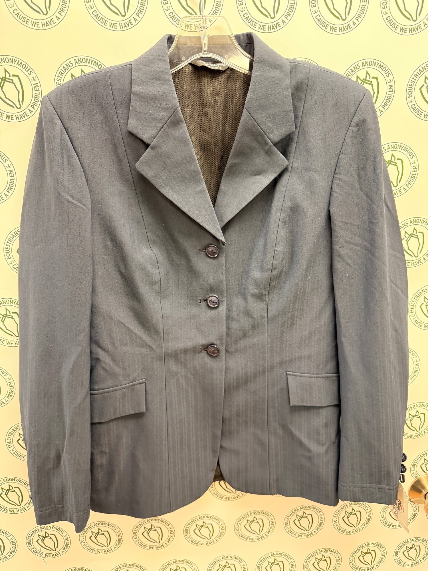 12 Women's Grand Prix Show Coats in New condition