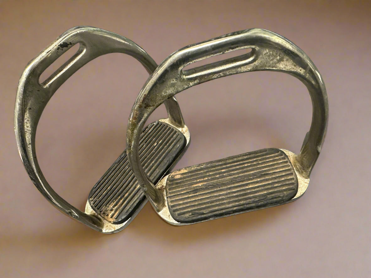 4" English stirrup Irons