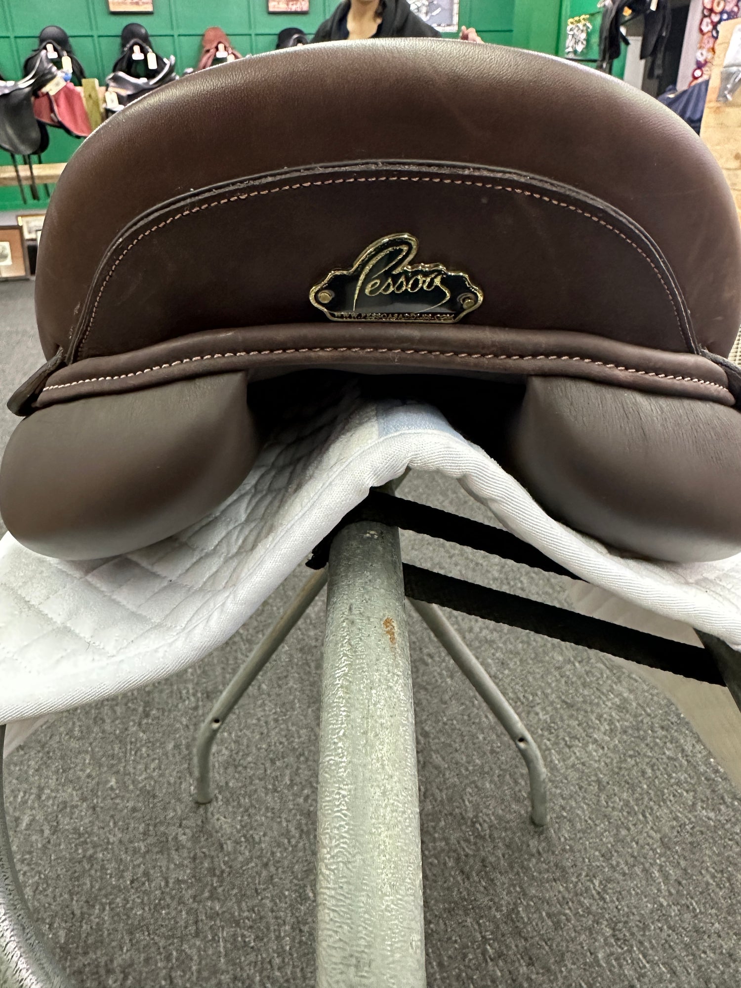 English Saddle - Pessoa - Gen X3 - Seat Size 17 inch Medium Gullet installed