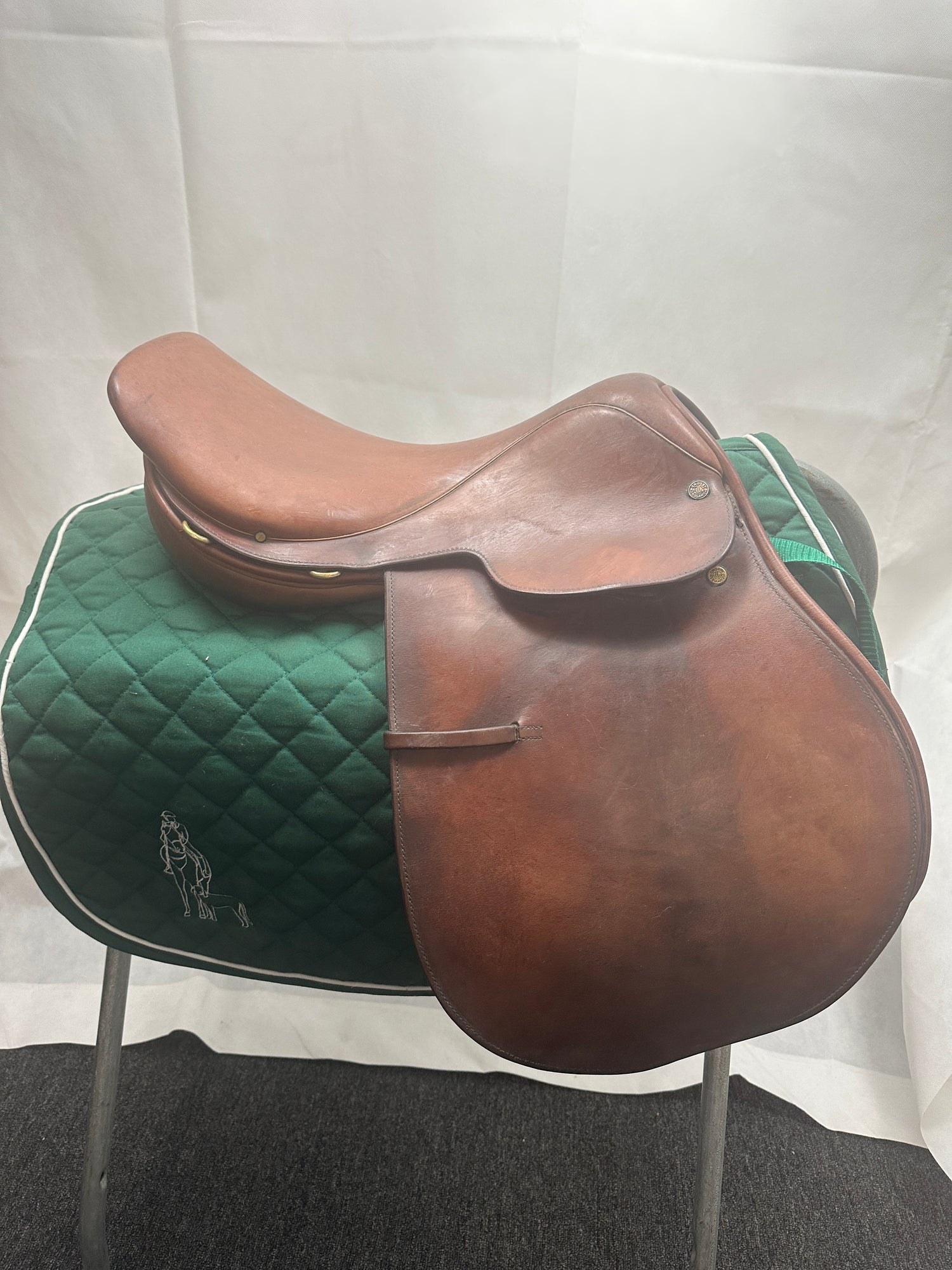 Saddle - English H/J 16.5" Crosby, Med/MW