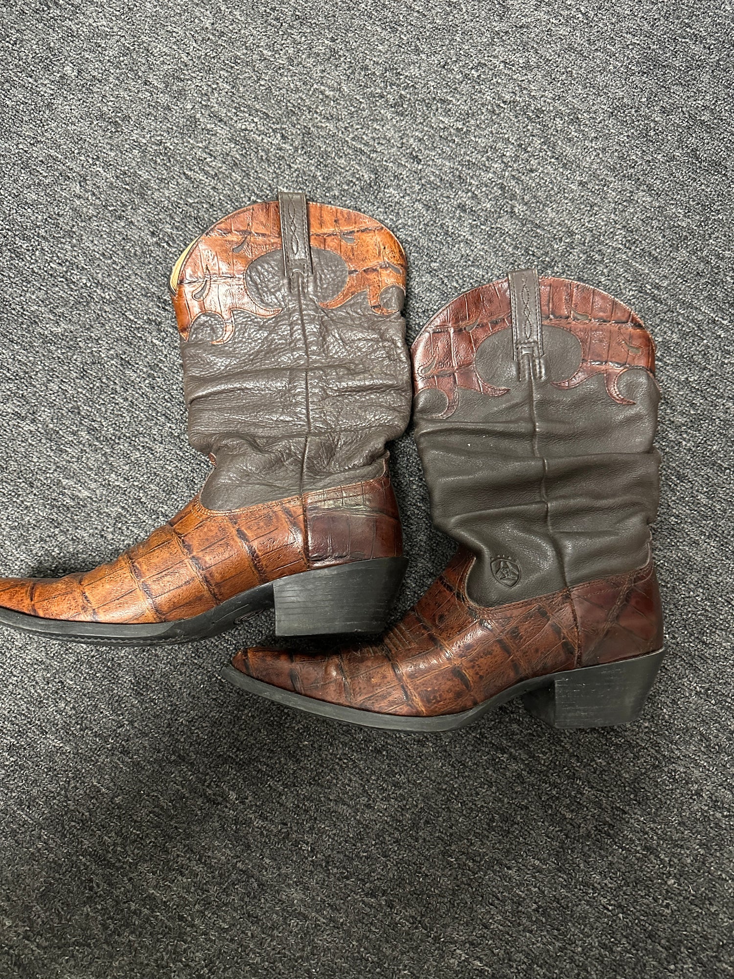 8 Women's Ariat Cowboy Boots