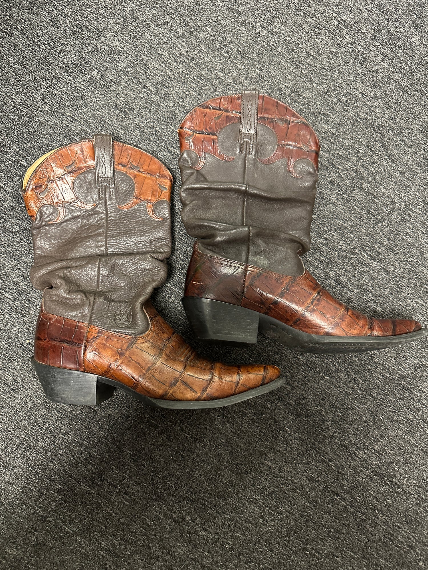 8 Women's Ariat Cowboy Boots