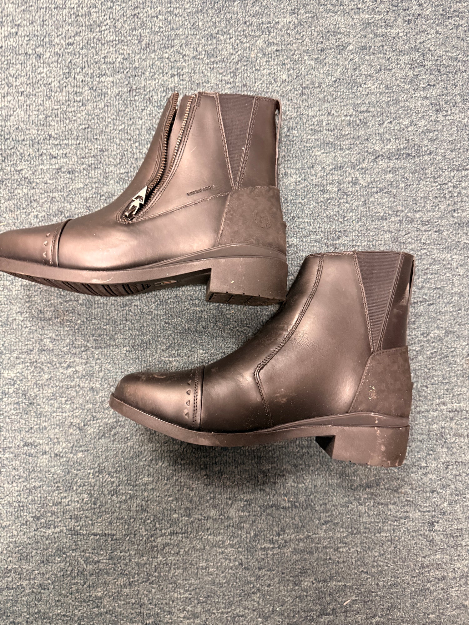 9 Women's Cascadia Waterproof paddock Book by Kerrit