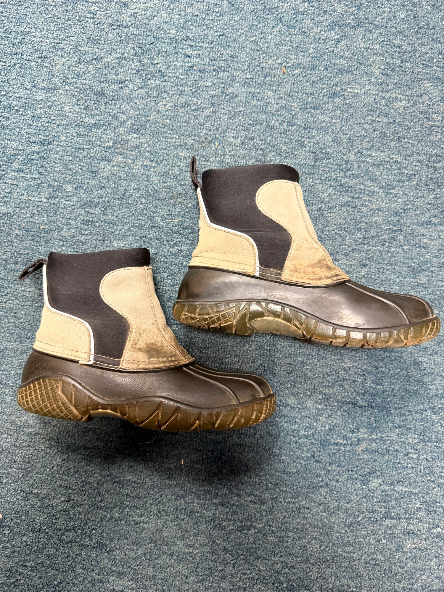 6 women's Baffin Technology Muck Boots