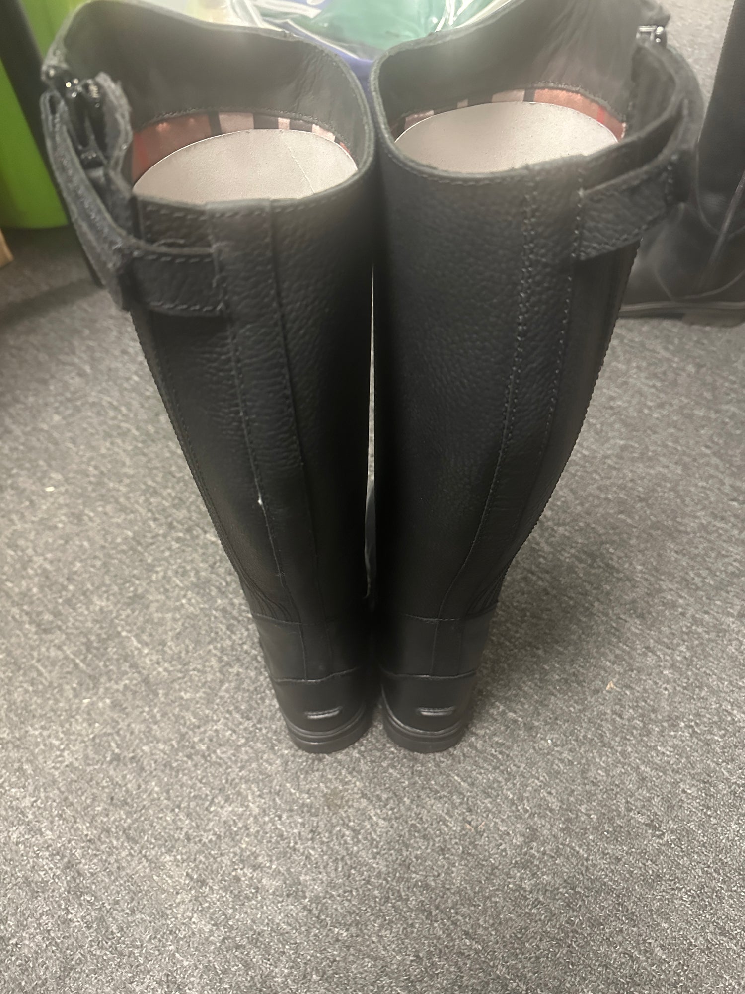 8.5 Women's Ovation Moorland II Highrider NEW
