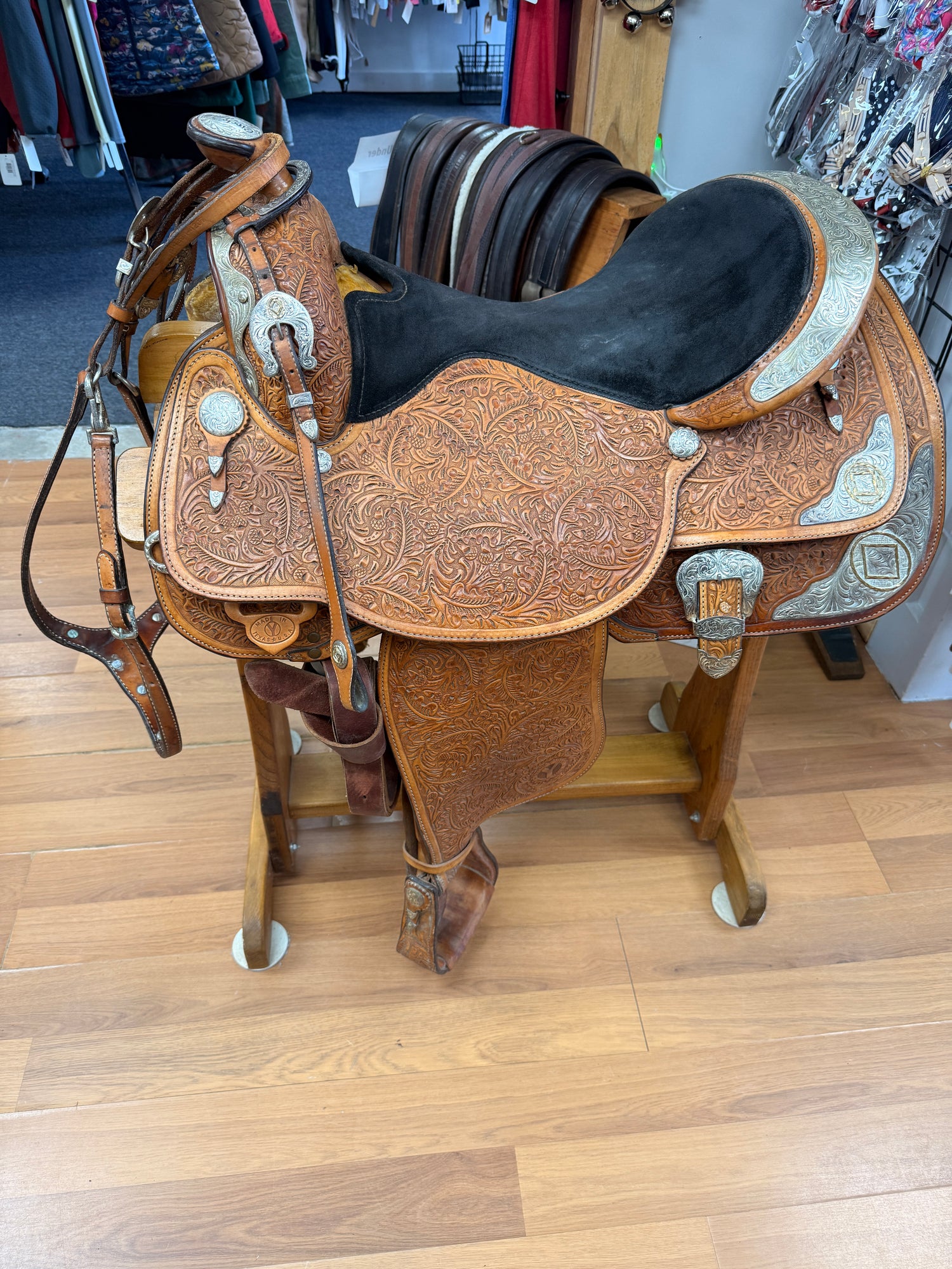 Saddle - Western Equitation 16" Circle Y with Silver ++