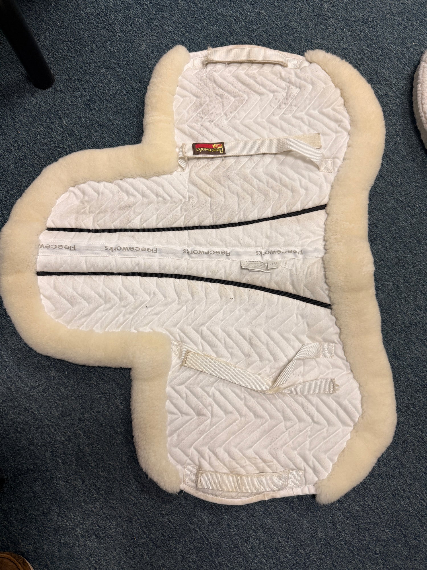 18.5" spine Fleeceworks sheepskin AP Shaped English Pad