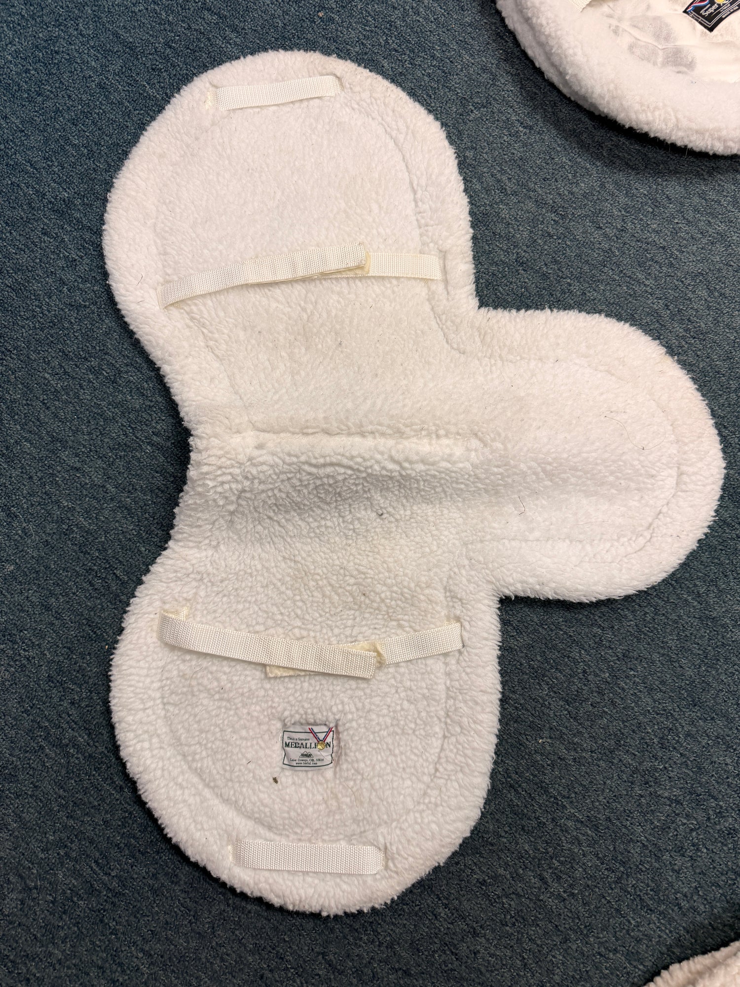 16.5" Spine Medallion shaped English Pad