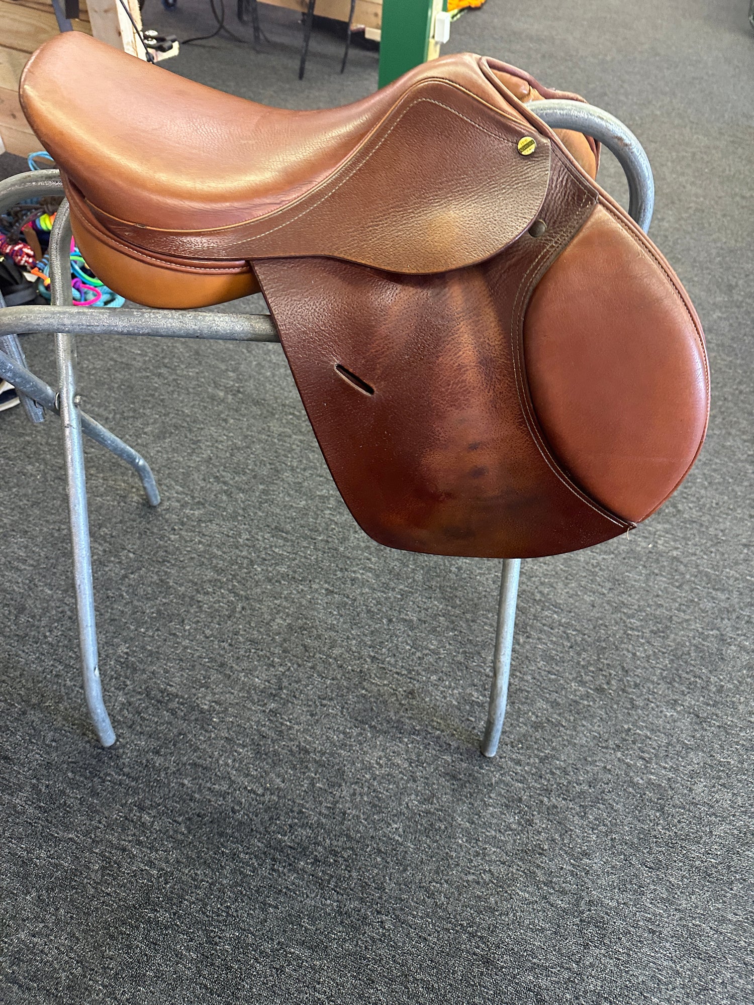 Saddle - HDR Saddle - English Jumping Saddle Seat 16.5 inch