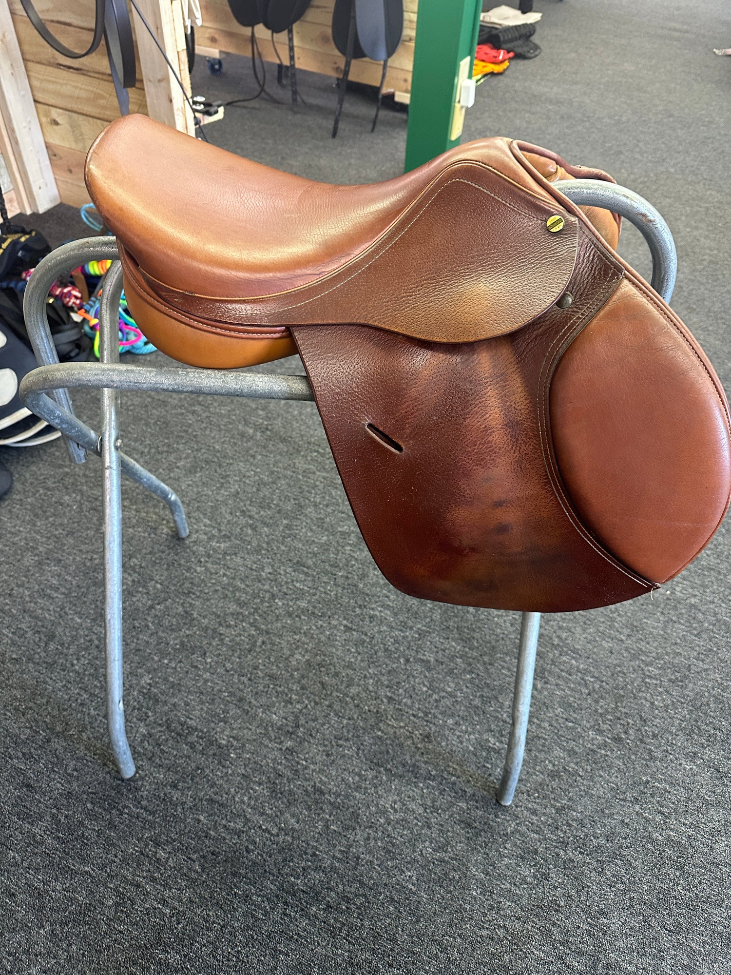 Saddle - HDR Saddle - English Jumping Saddle Seat 16.5 inch