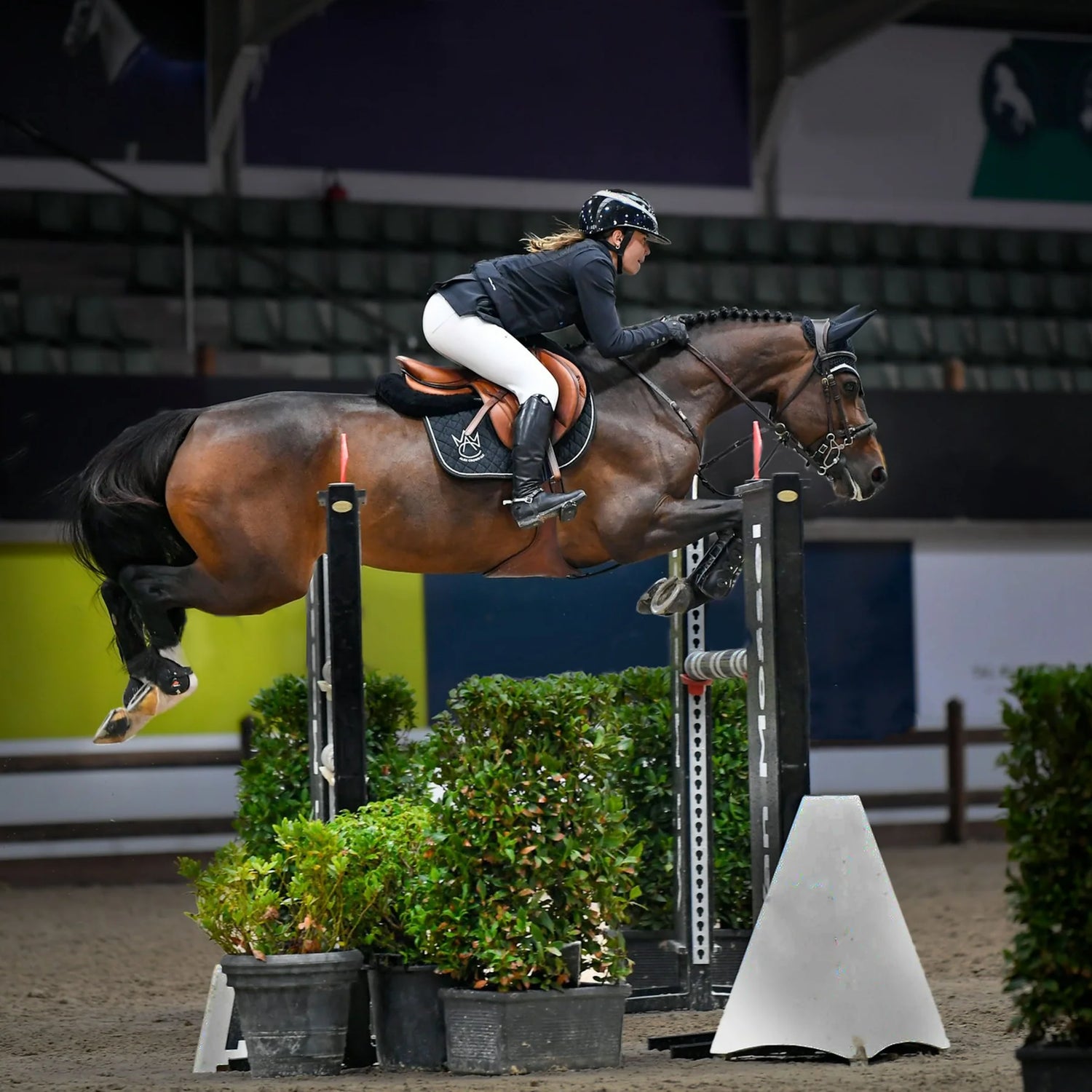 Opens Magnetic Safety Stirrups, Onyx Black with EU39 innersole new in Box